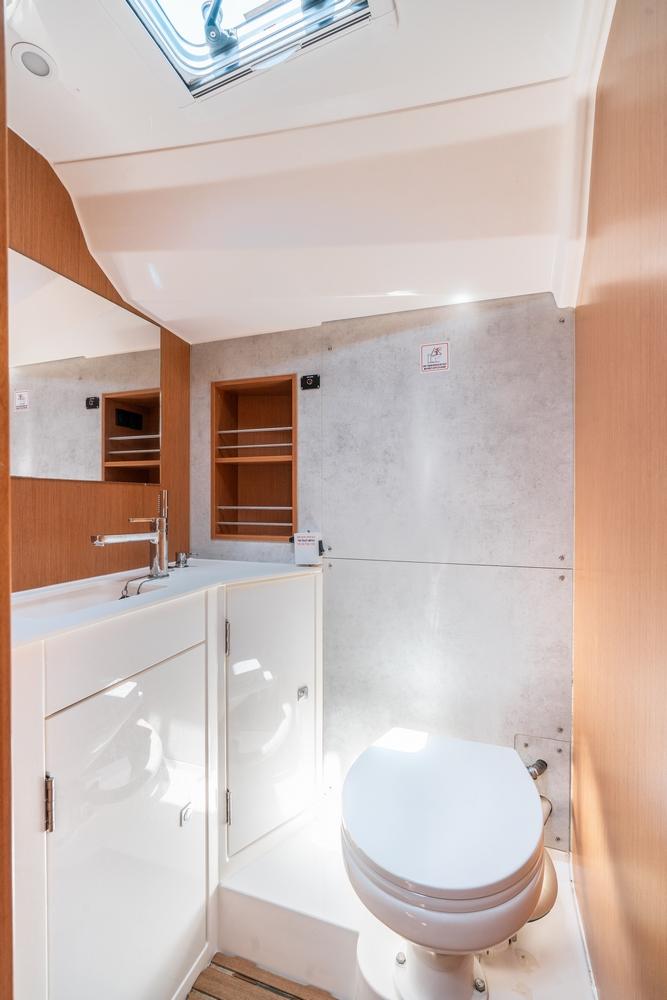 Bavaria C42, picture 19