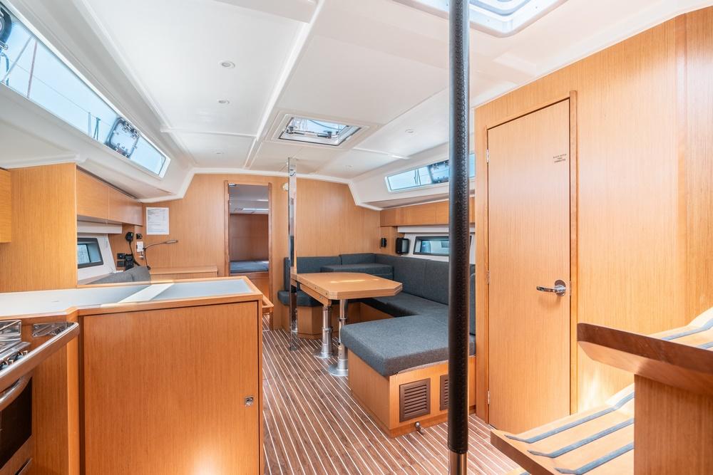 Bavaria C42, picture 6