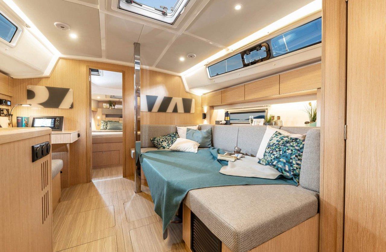 Bavaria C38, picture 3