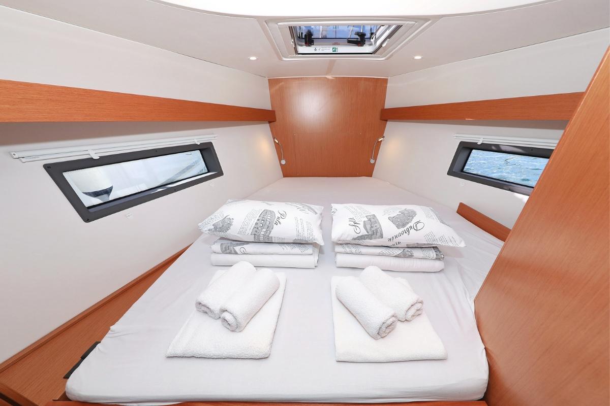 Bavaria C42, picture 12