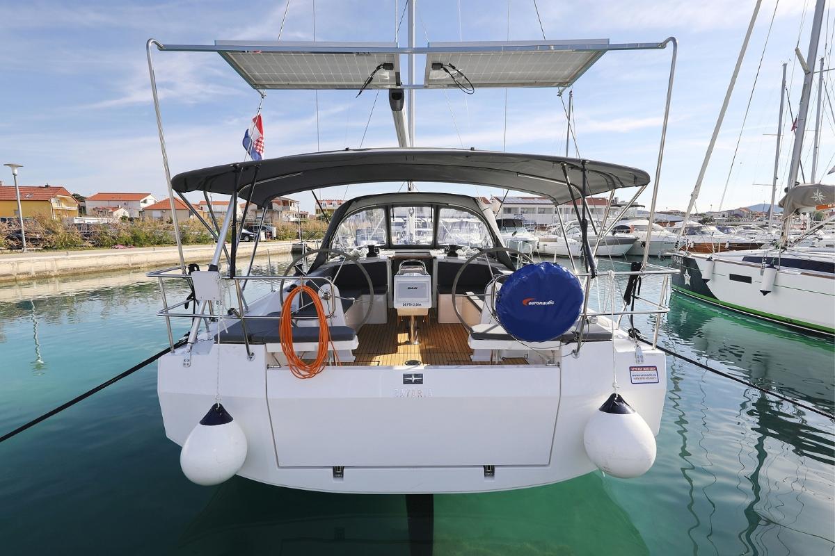 Bavaria C42, picture 1