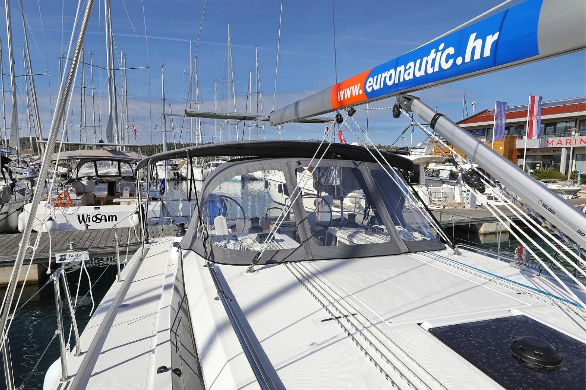 Bavaria C42, picture 6