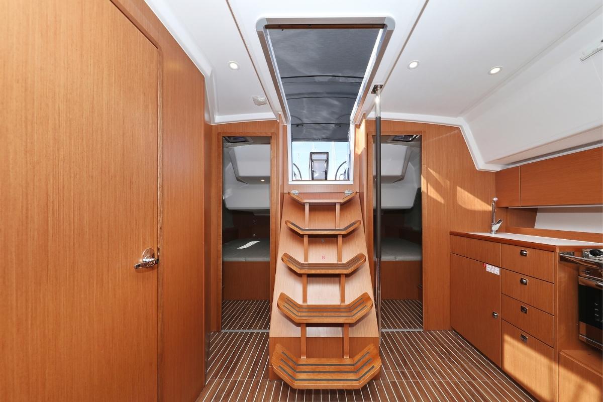 Bavaria C42, picture 8