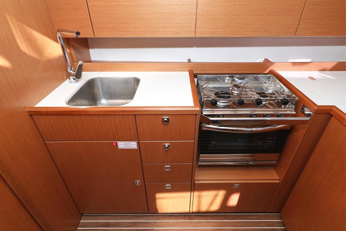 Bavaria C42, picture 11