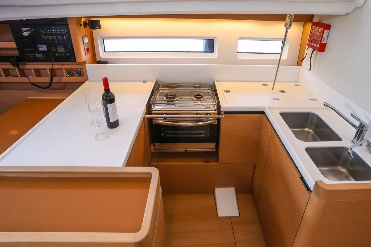 Sun Odyssey 440 - 3 cab., picture 16