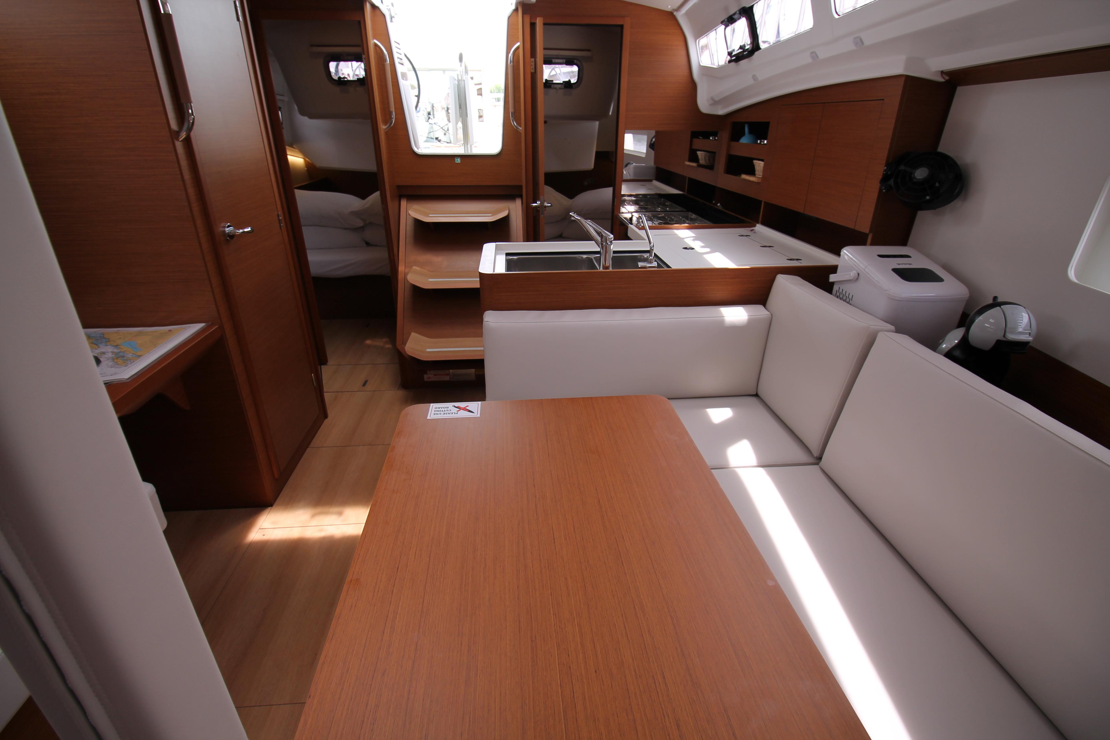 Sun Odyssey 380 - 3 cab., picture 6