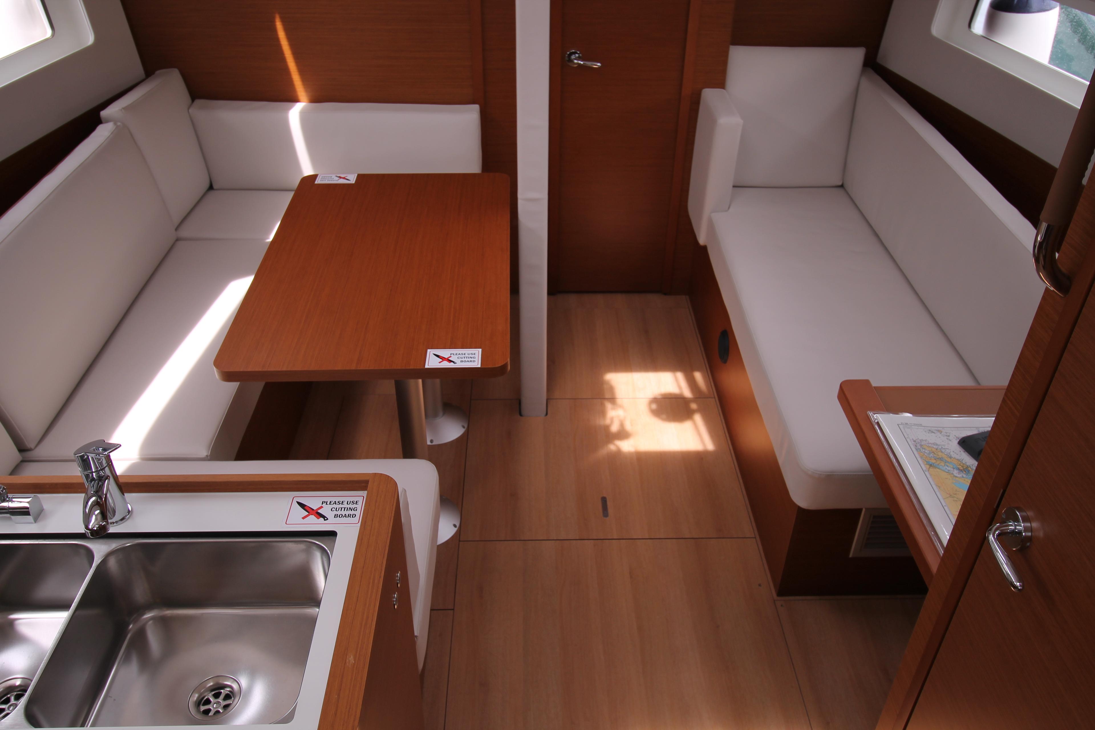 Sun Odyssey 380 - 3 cab., picture 5