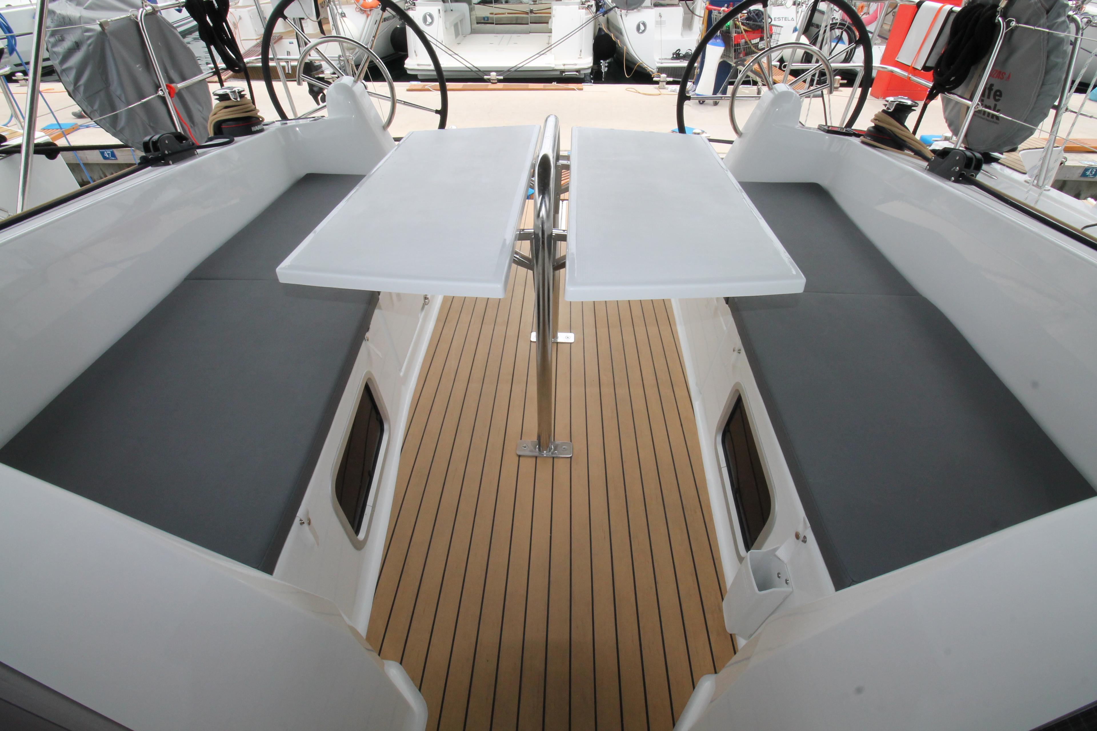 Sun Odyssey 380 - 3 cab., picture 3