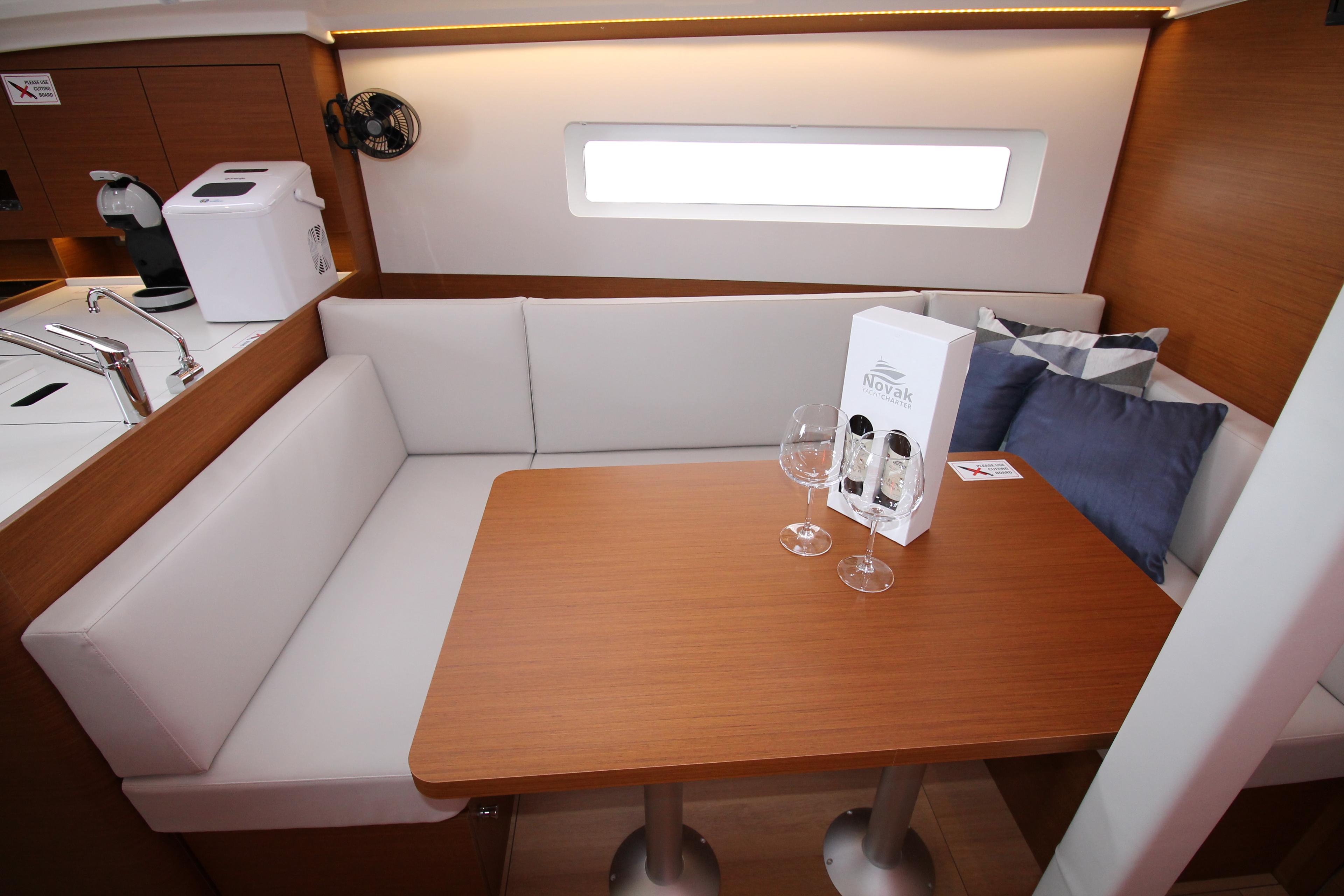 Sun Odyssey 380 - 3 cab., picture 12