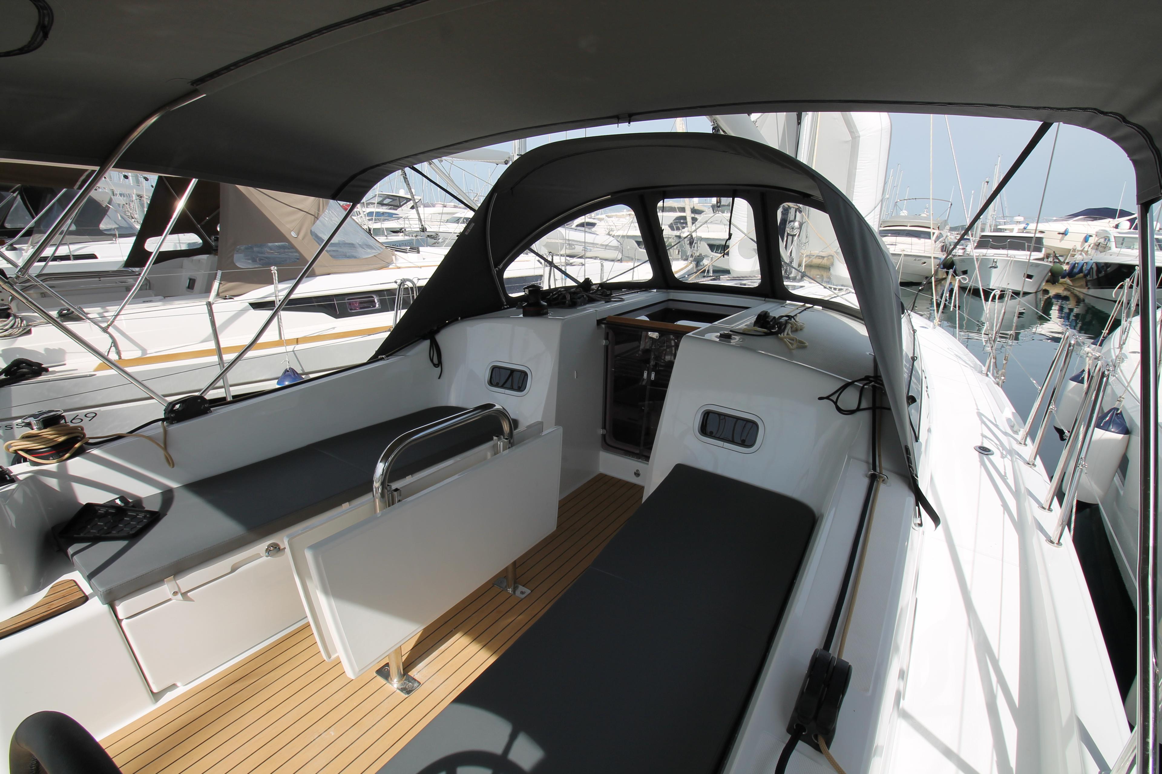 Sun Odyssey 380 - 3 cab., picture 4