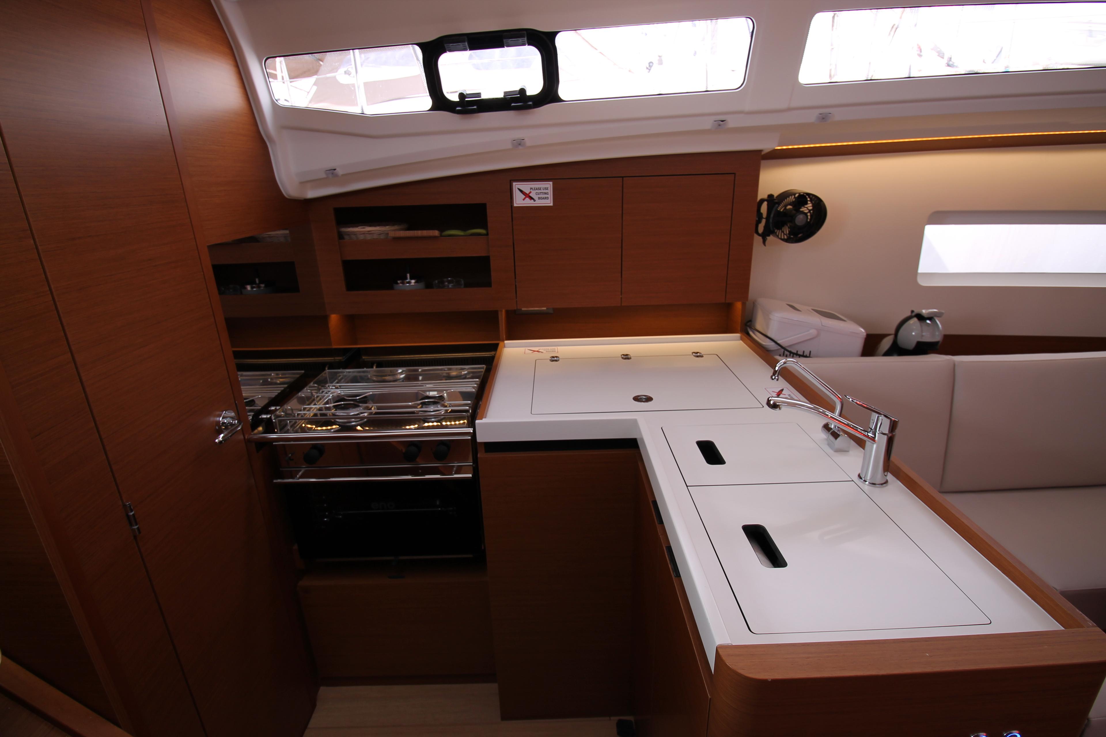 Sun Odyssey 380 - 3 cab., picture 15