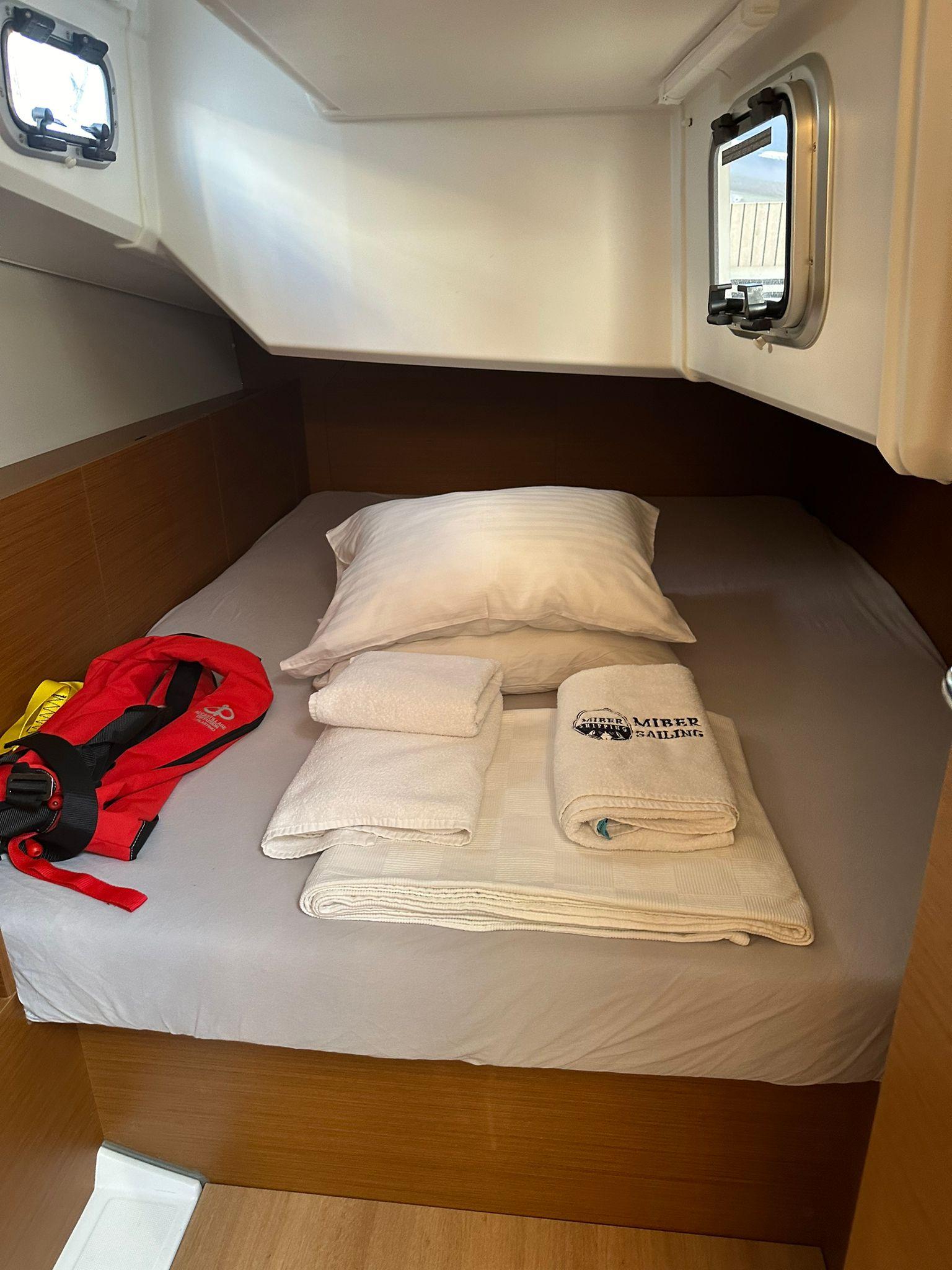 Sun Odyssey 380 - 3 cab., picture 7