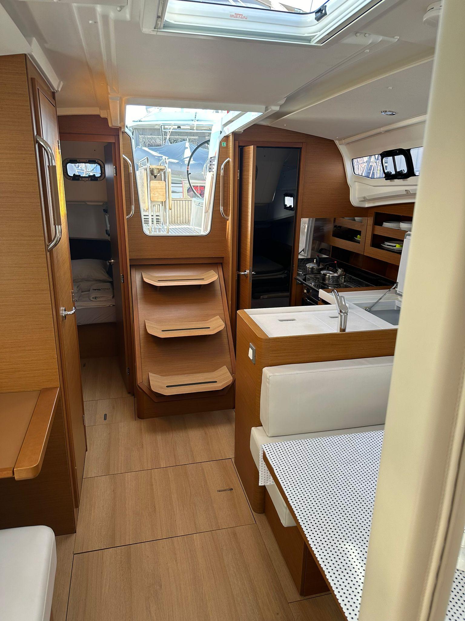 Sun Odyssey 380 - 3 cab., picture 6