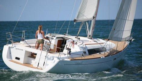 Oceanis 37, picture 1