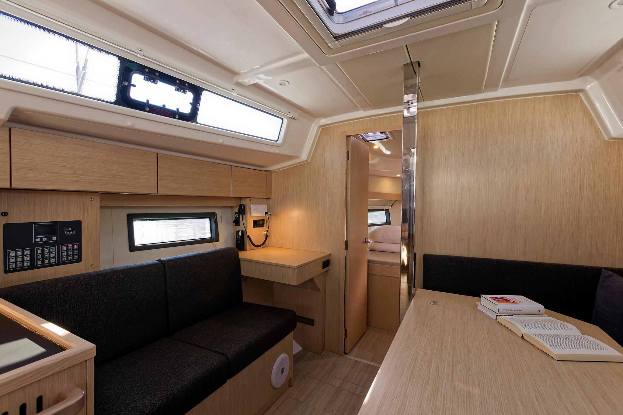 Bavaria C38, picture 12