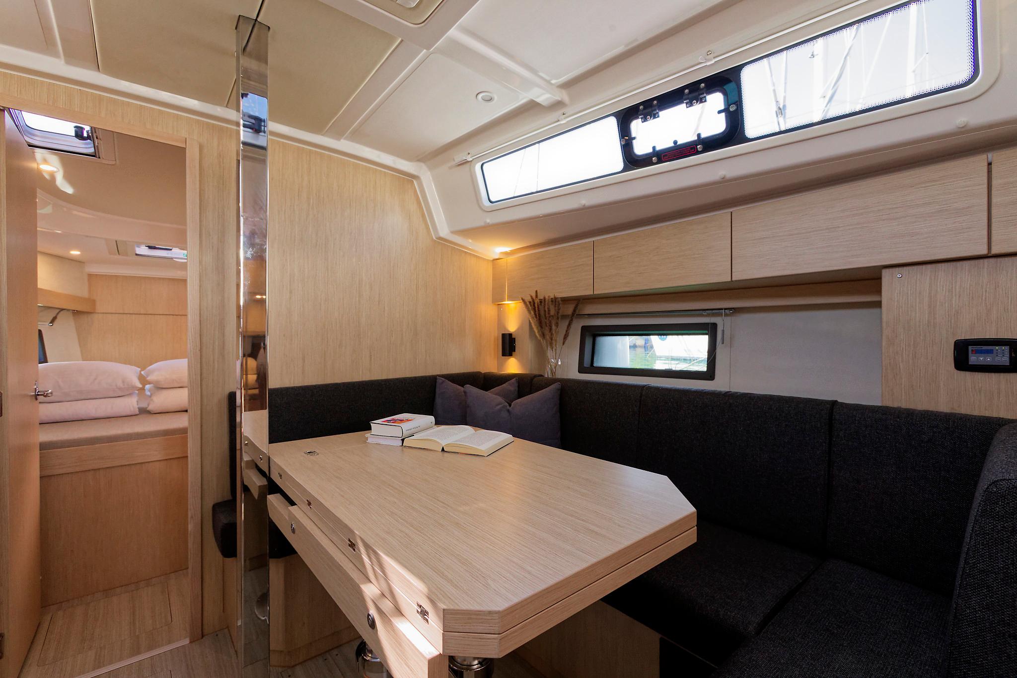 Bavaria C38, picture 13