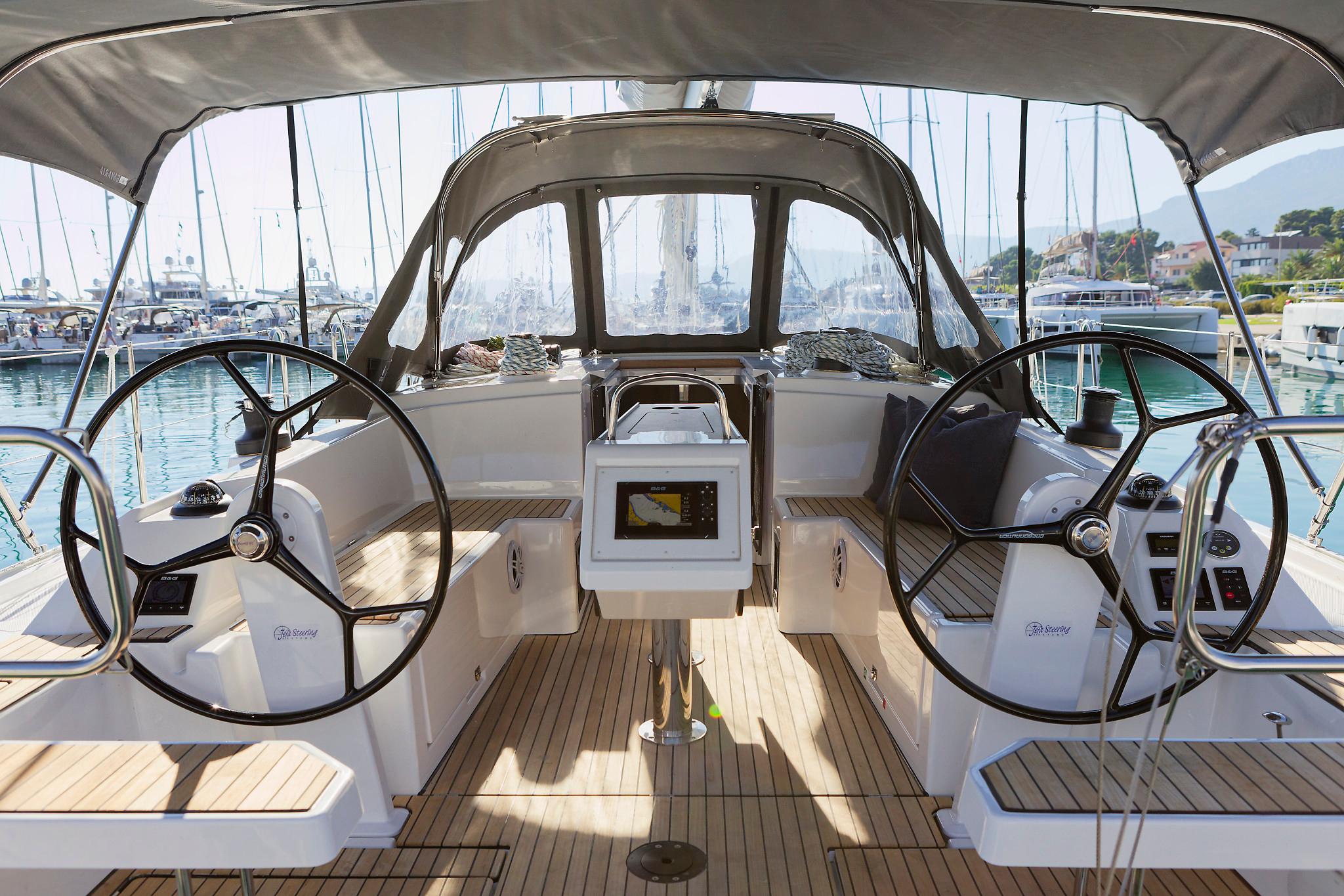 Bavaria C38, picture 3