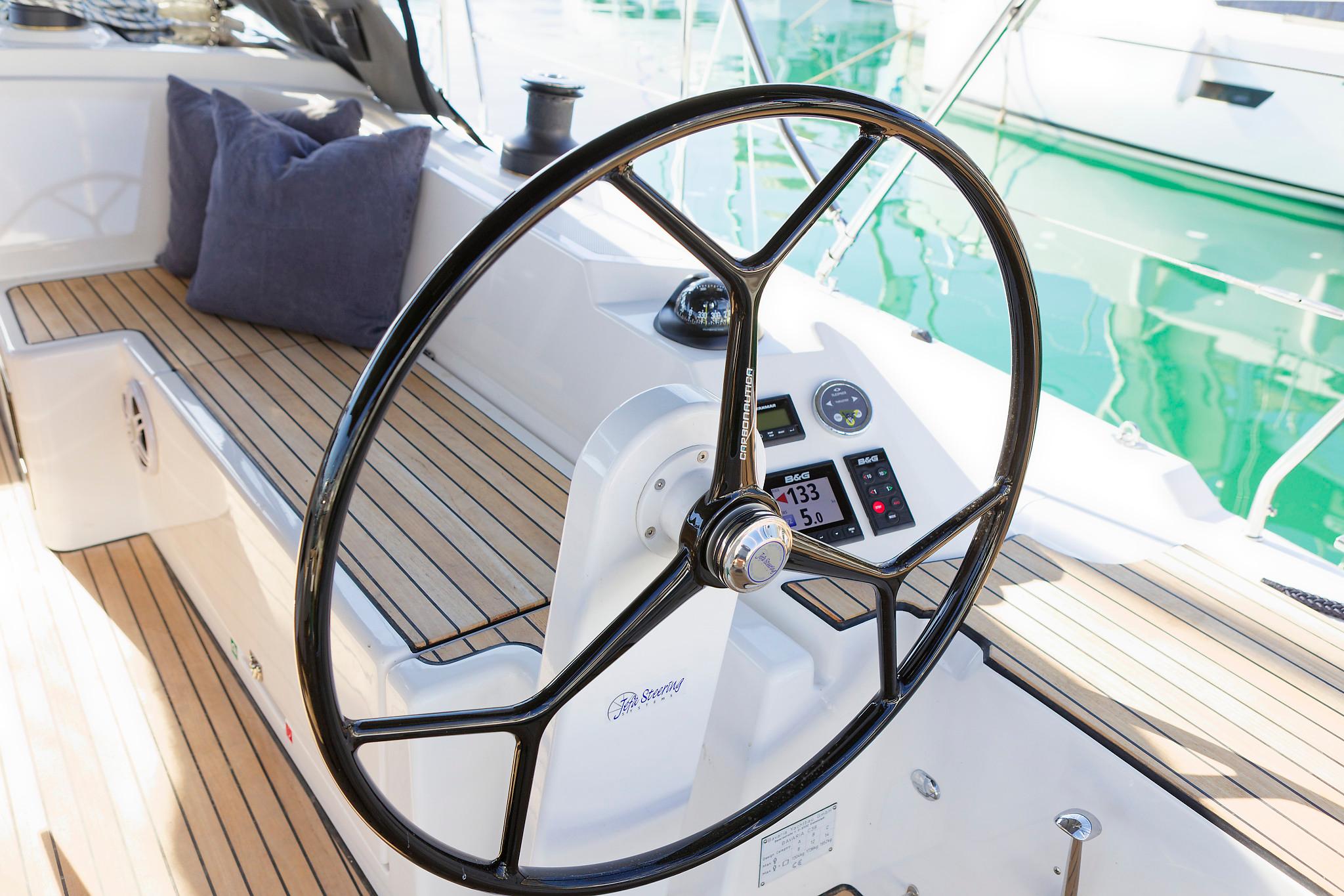 Bavaria C38, picture 8