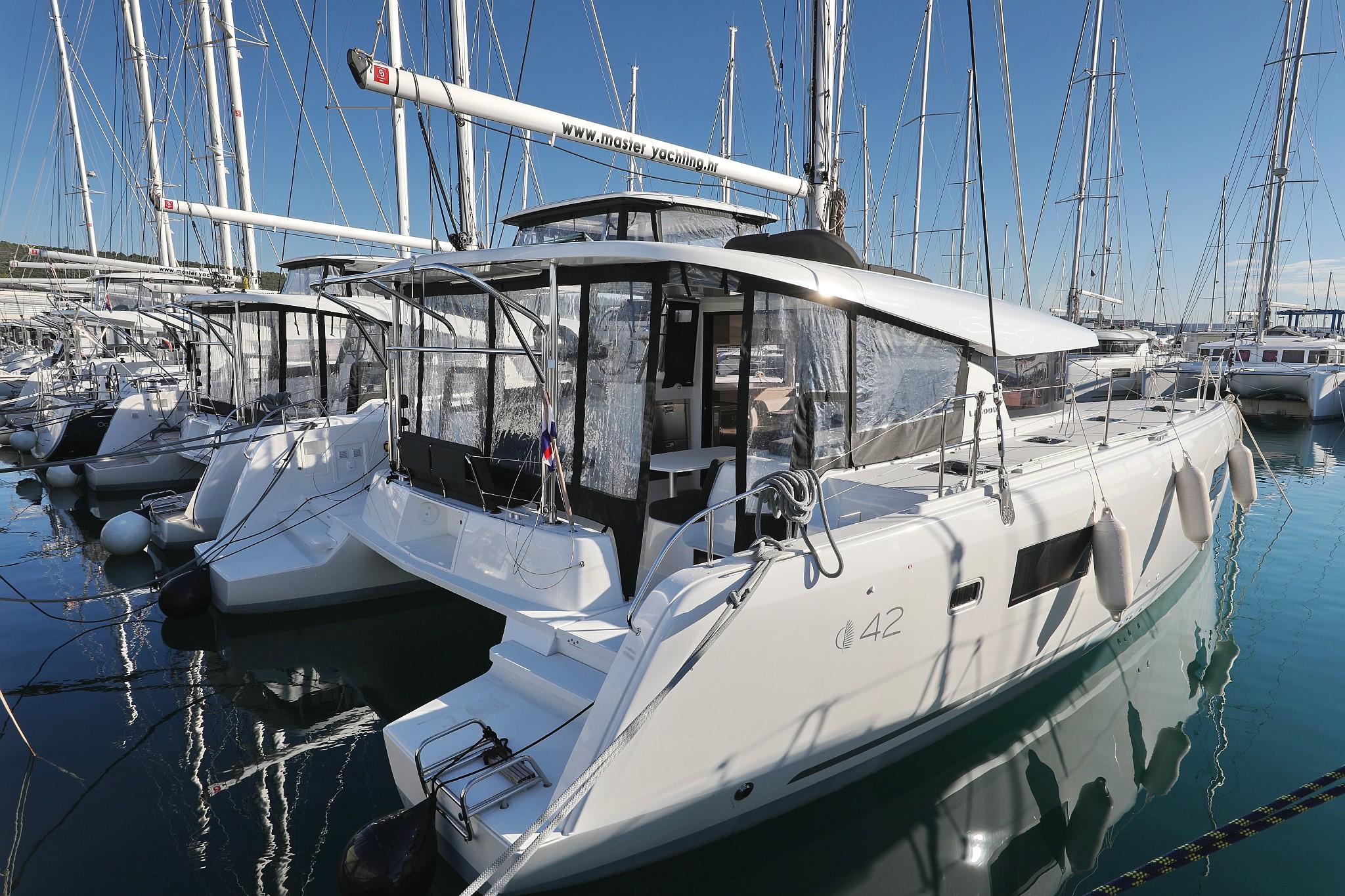 Lagoon 42 - 4 + 2 cab., picture 3