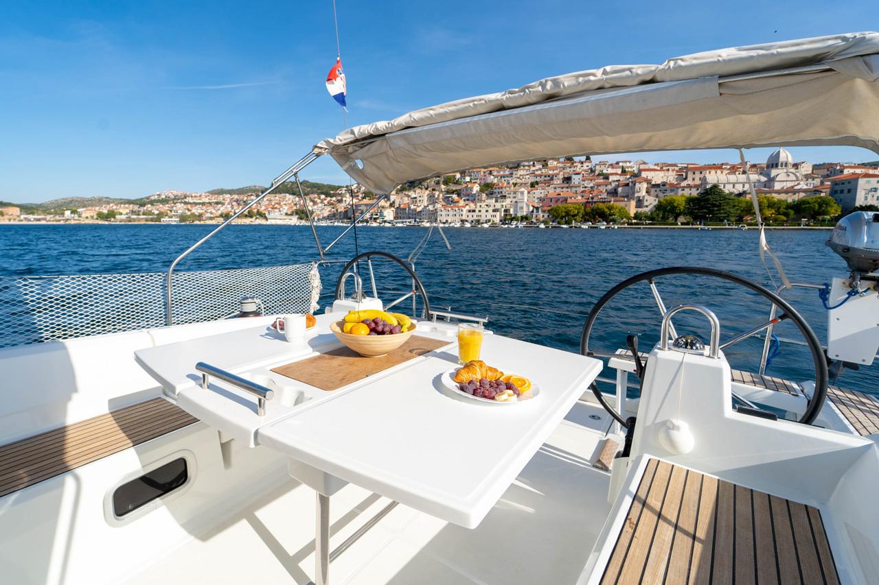 Oceanis 38 - 3 cab., picture 8