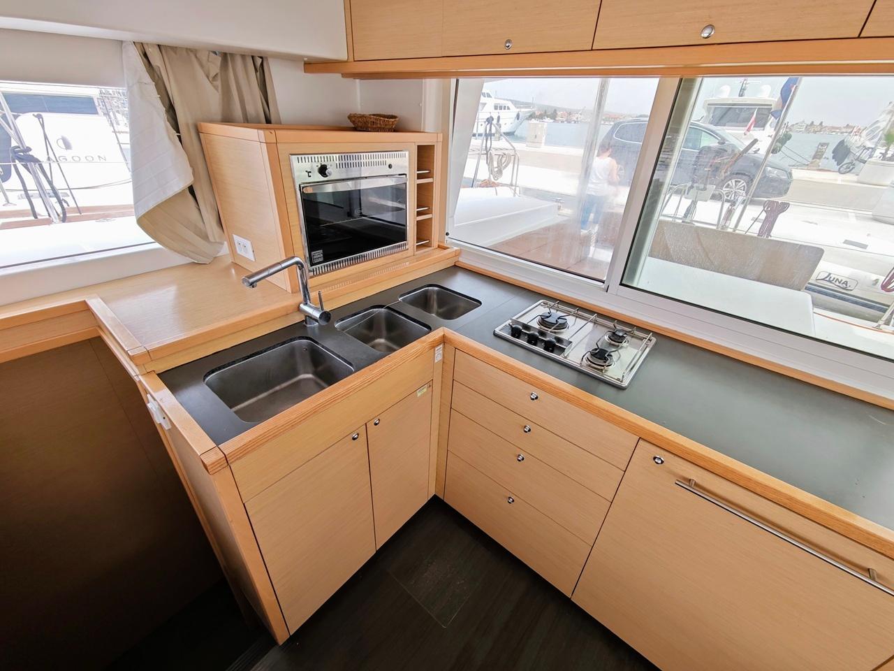 Lagoon 400 S2 - 4 + 2 cab., picture 13