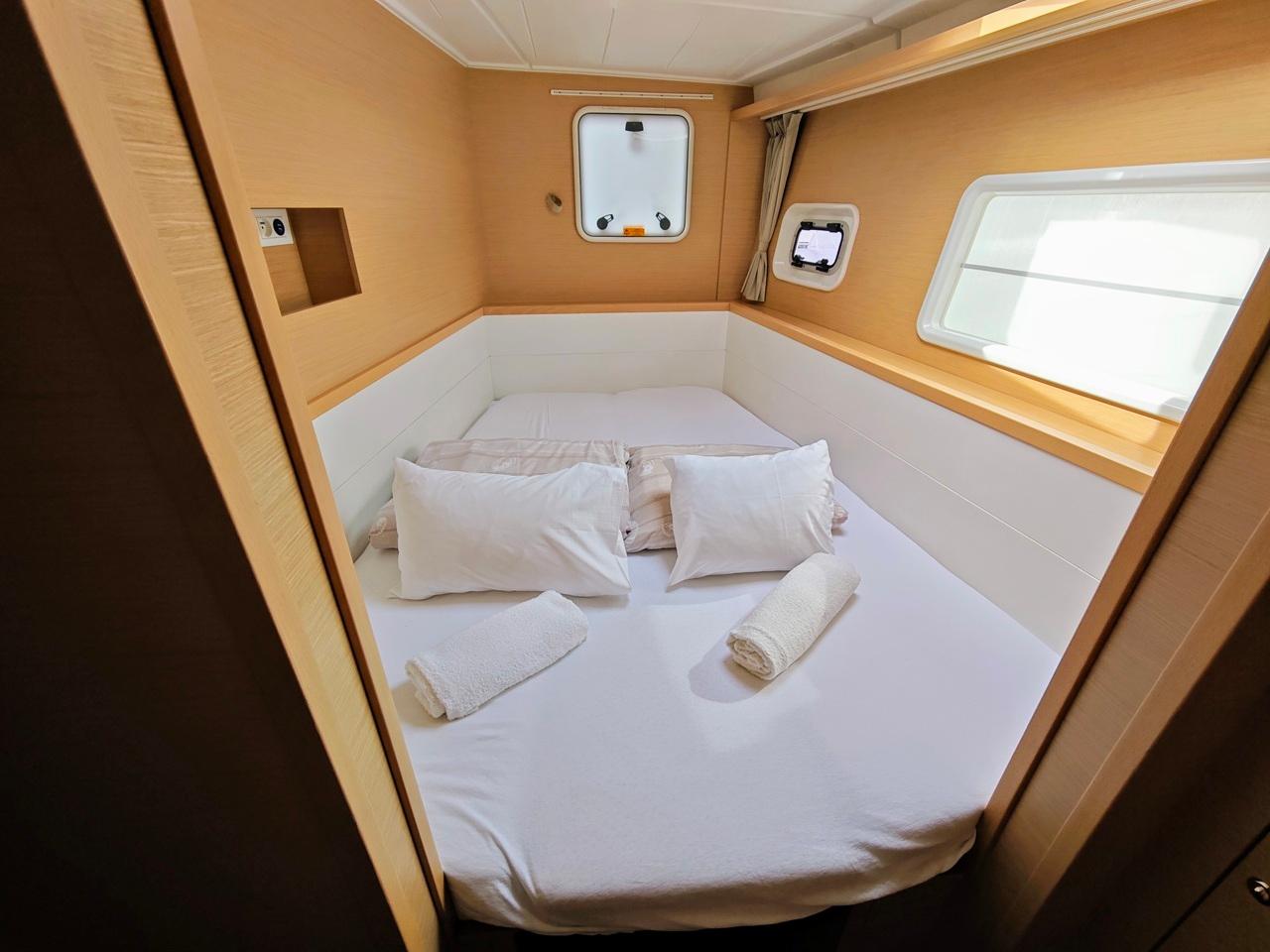 Lagoon 400 S2 - 4 + 2 cab., picture 16