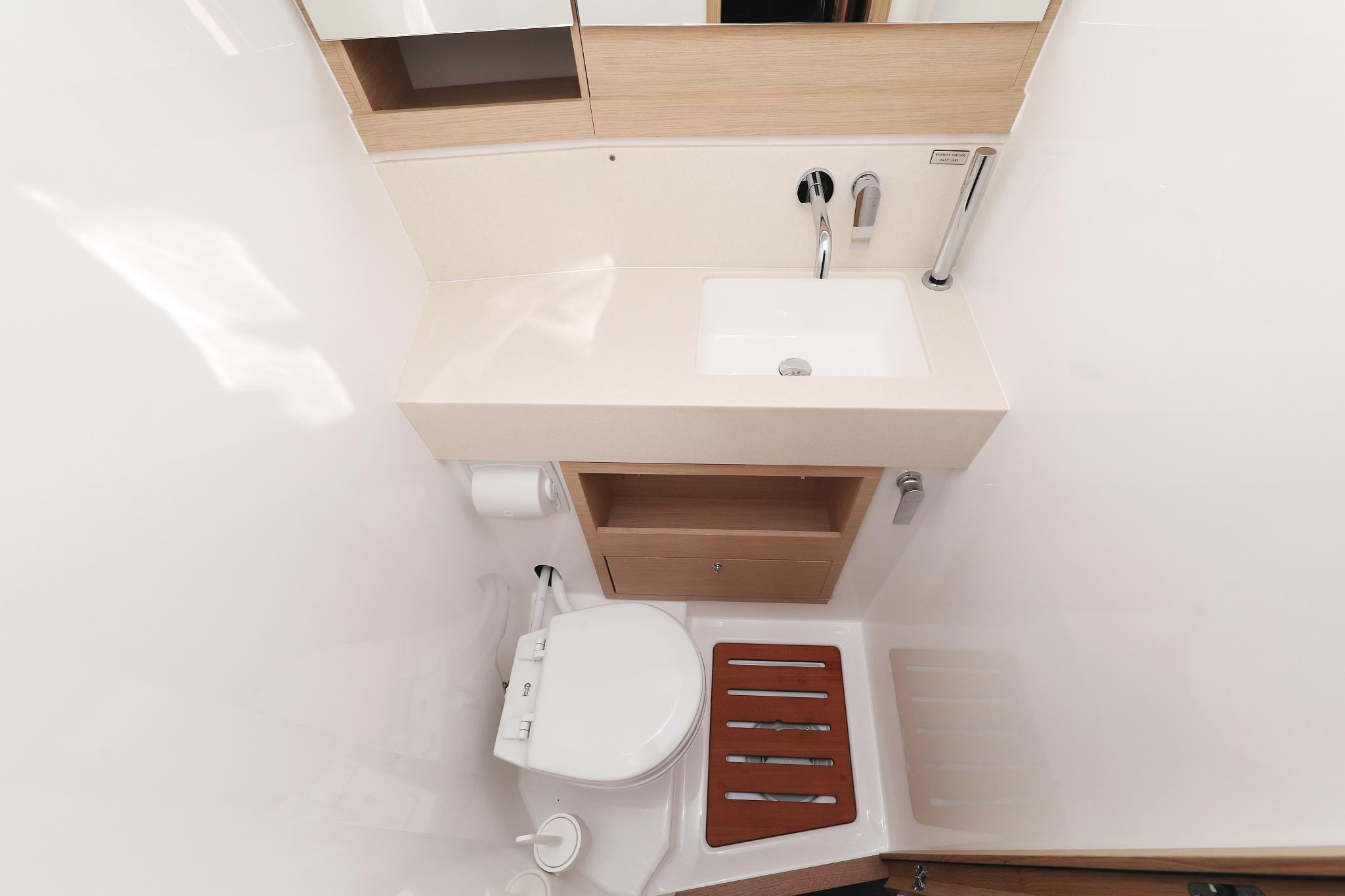 Dufour 470 - 5 cab., picture 34