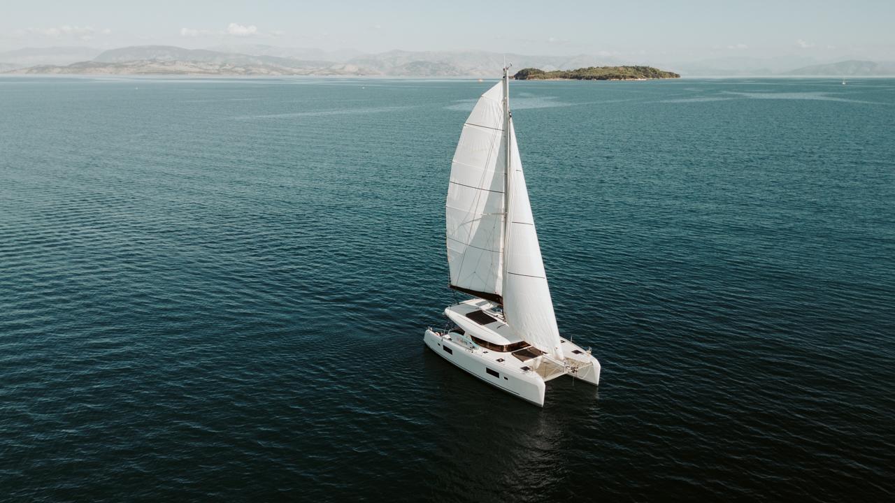 Lagoon 42 - 4 + 2 cab., picture 1