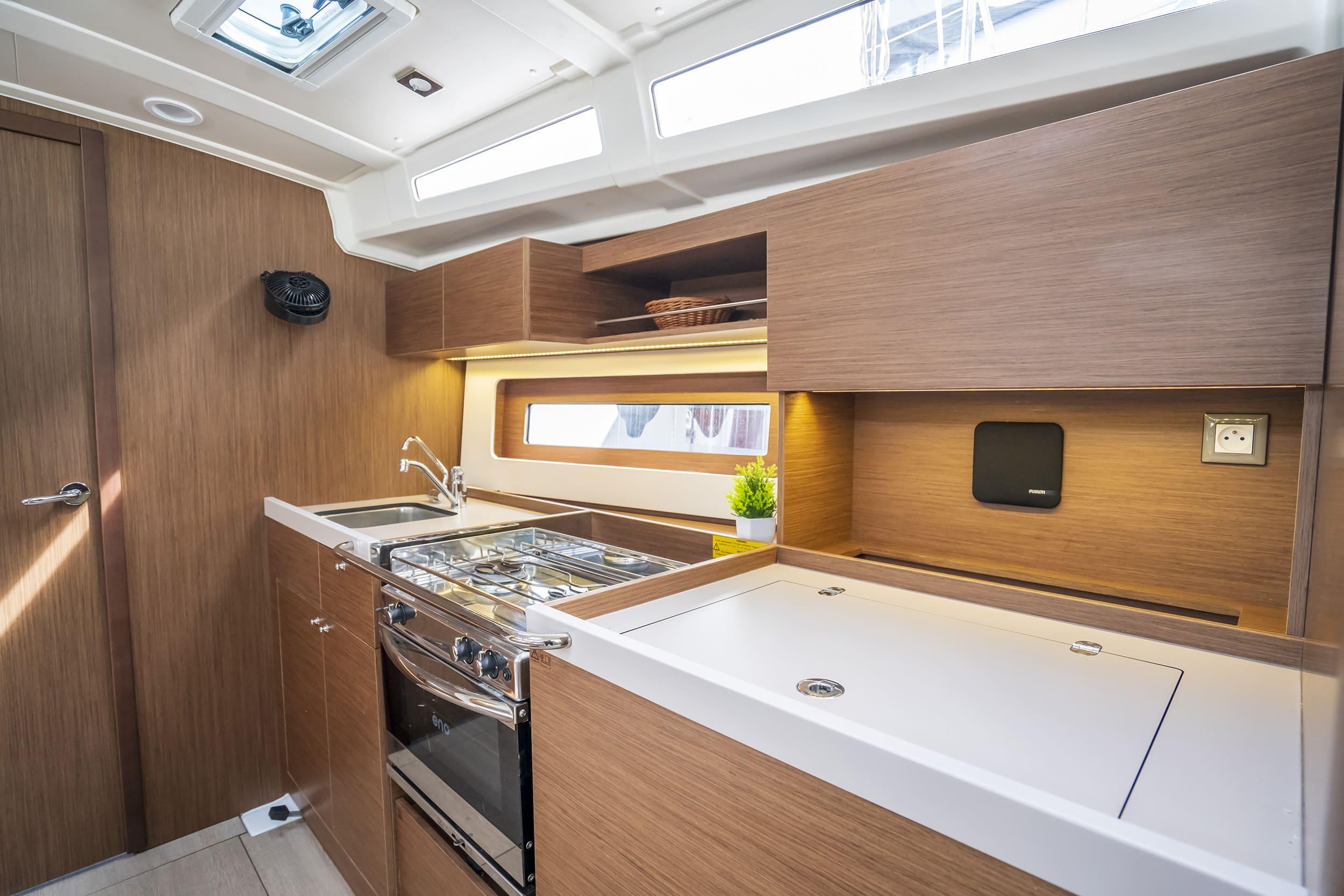 Oceanis 37.1, picture 13