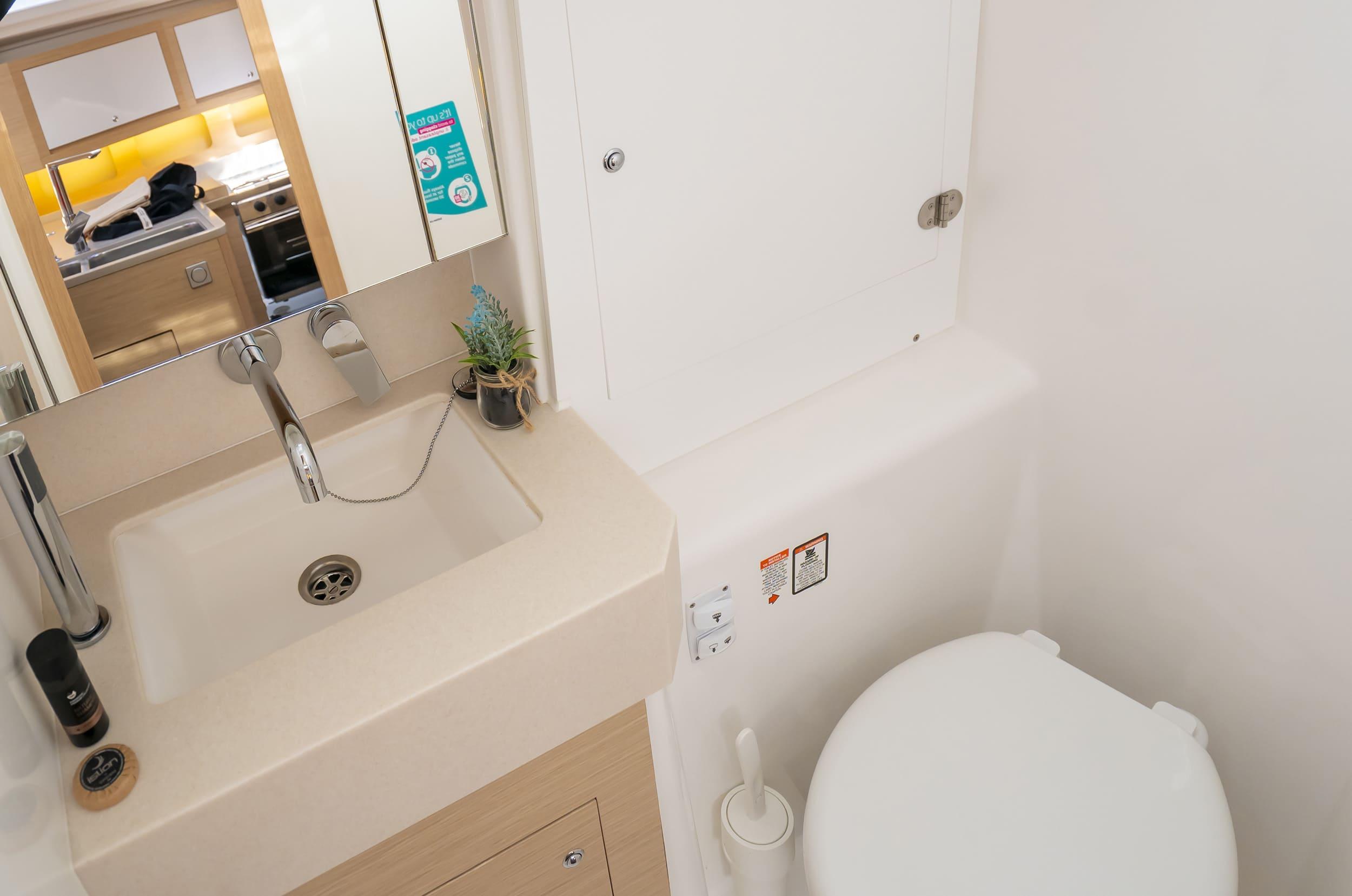 Dufour 37 - 3 cab., picture 16