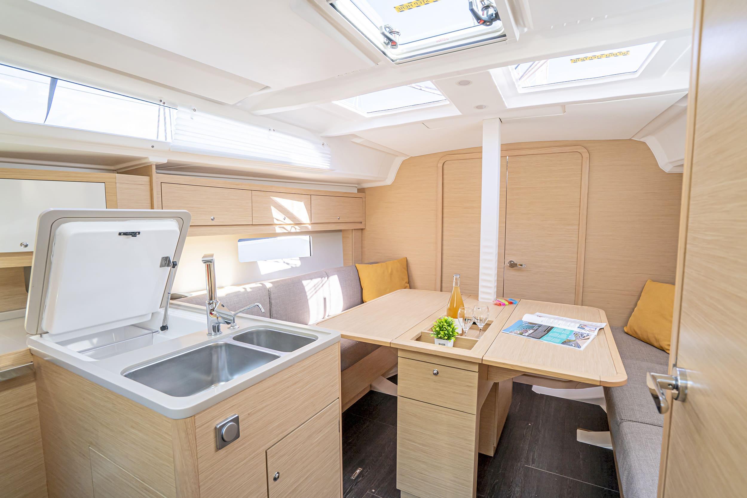 Dufour 37 - 3 cab., picture 12