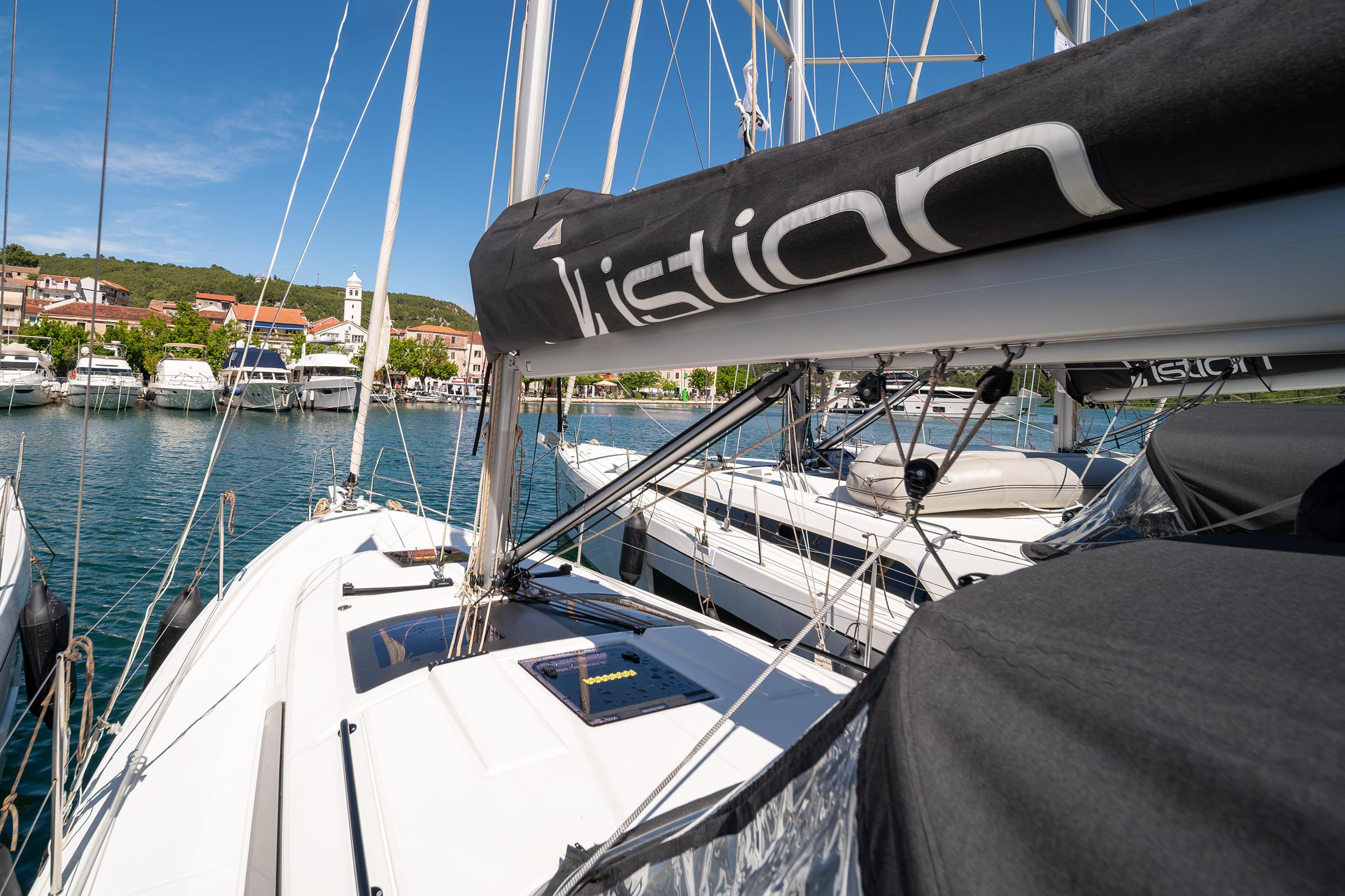 Dufour 37 - 3 cab., picture 8