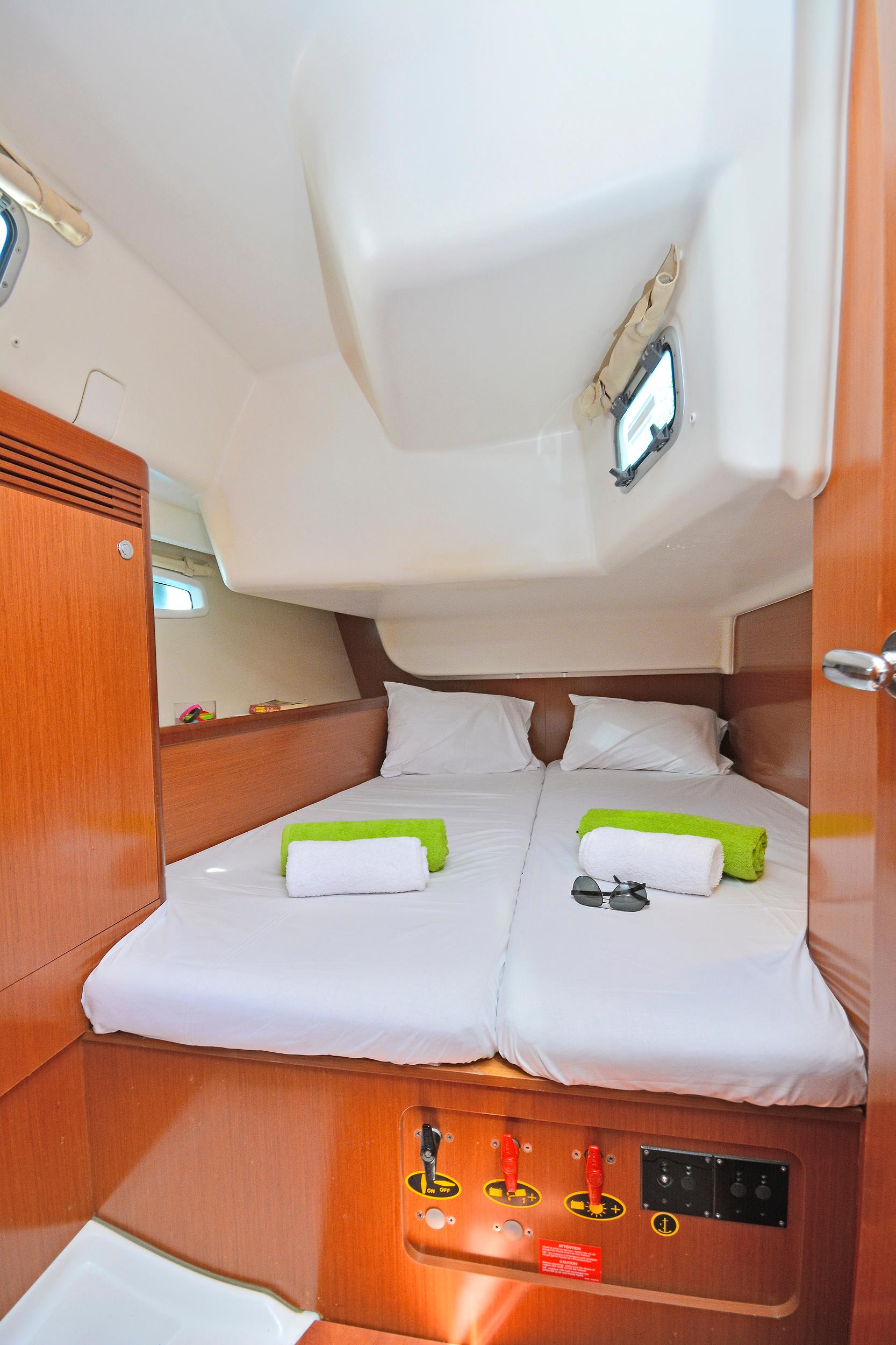 Oceanis 43, picture 5