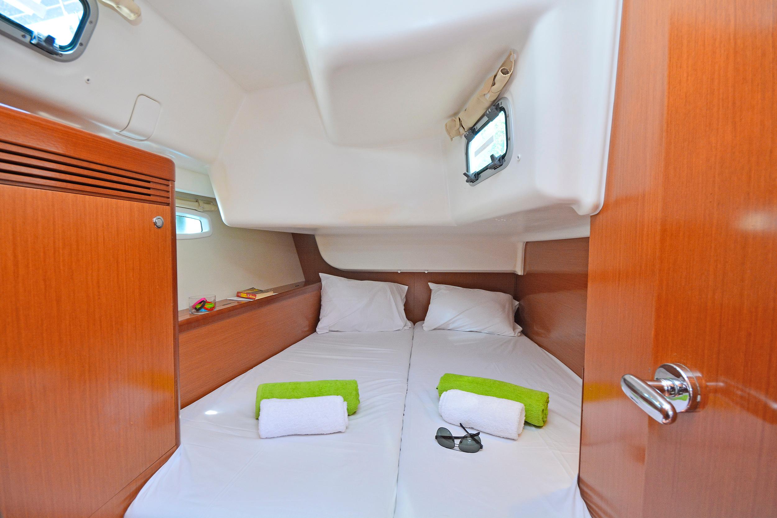 Oceanis 43, picture 4