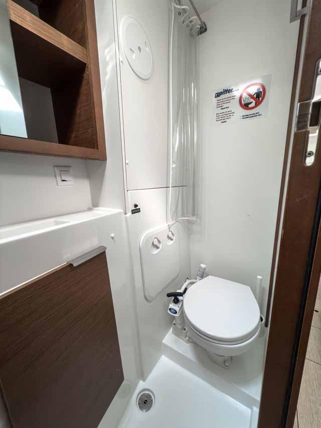 Lagoon 40 - 4 + 2 cab - Blue, picture 24