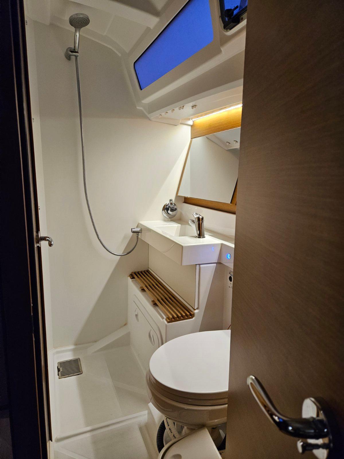 Sun Odyssey 440 - 4 cab., picture 7