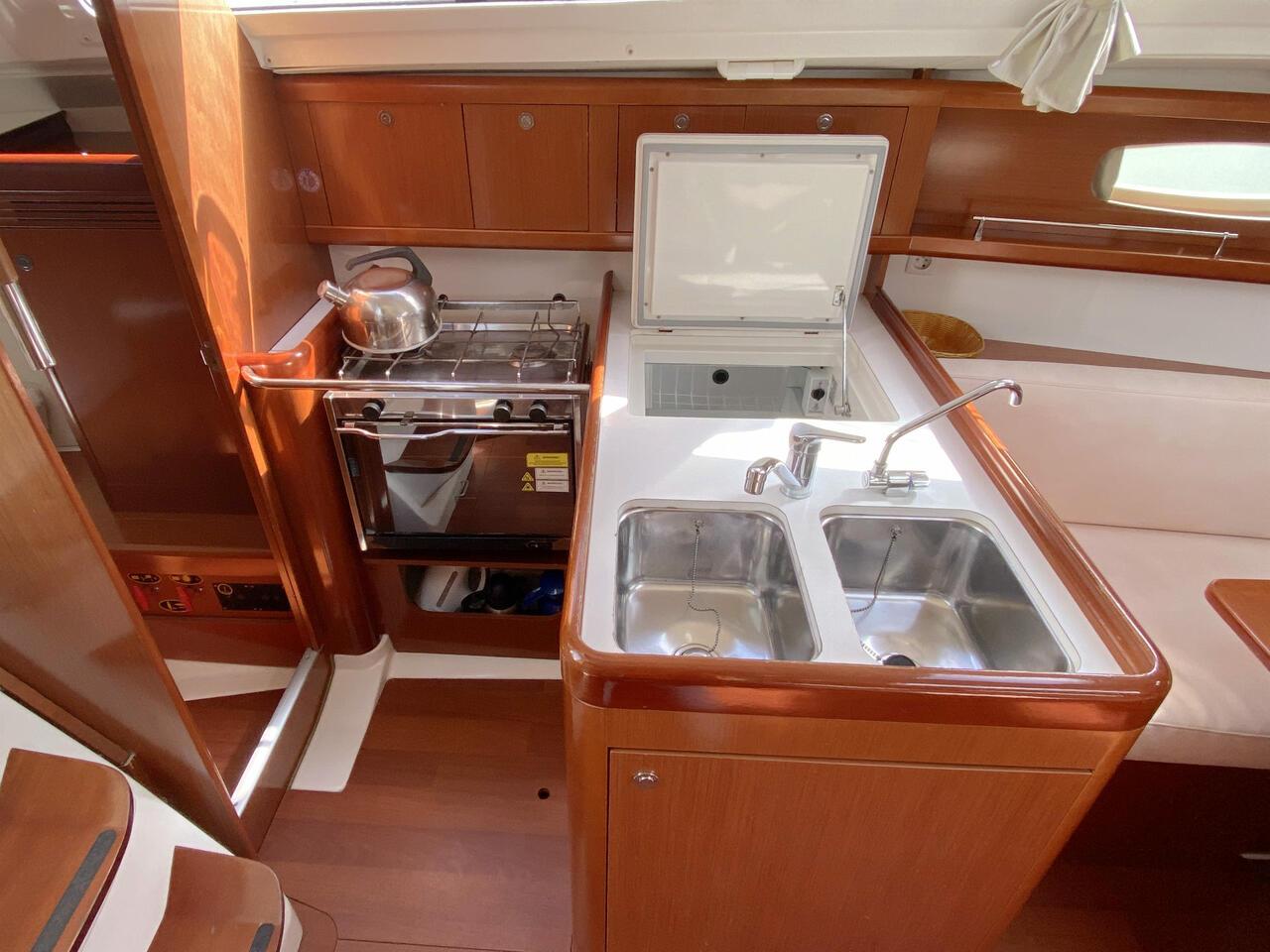 Oceanis 31, picture 12