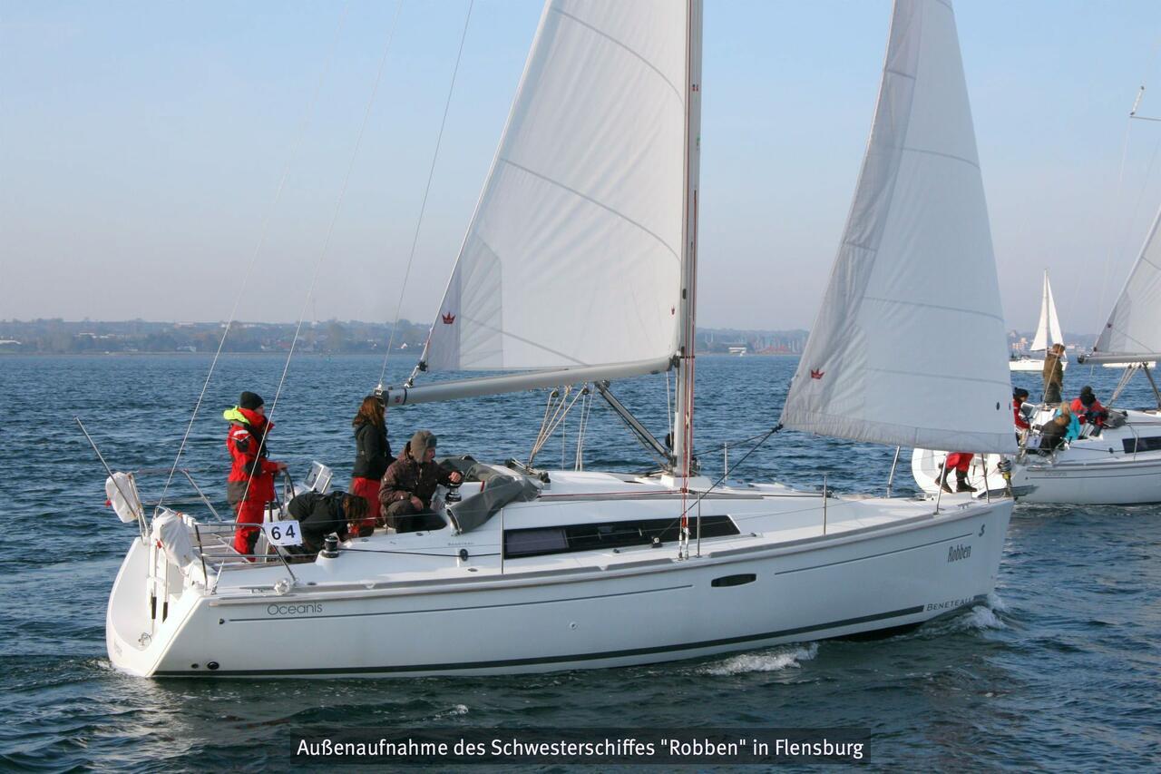 Oceanis 31, picture 1