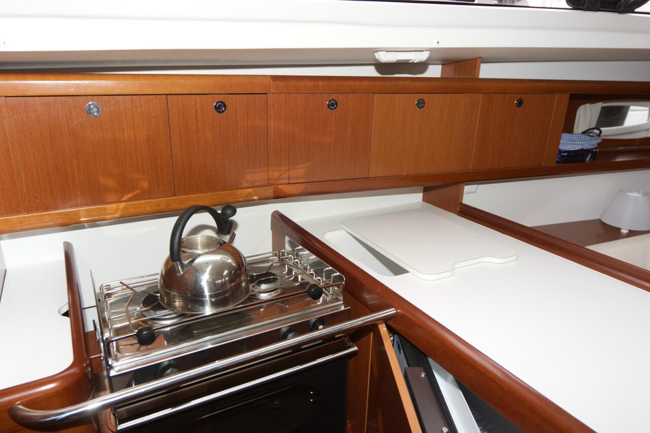 Oceanis 34, picture 12