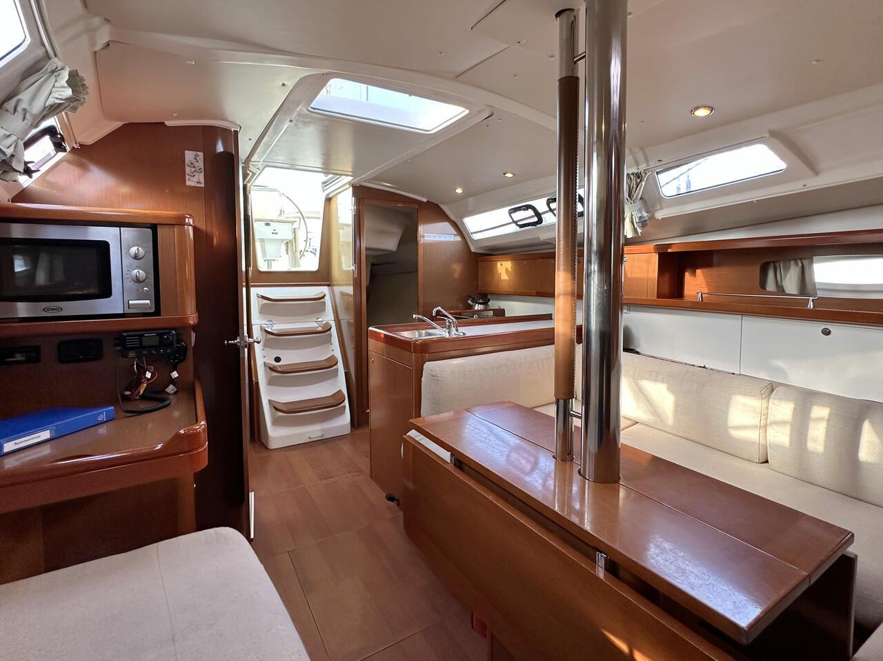 Oceanis 37, picture 12