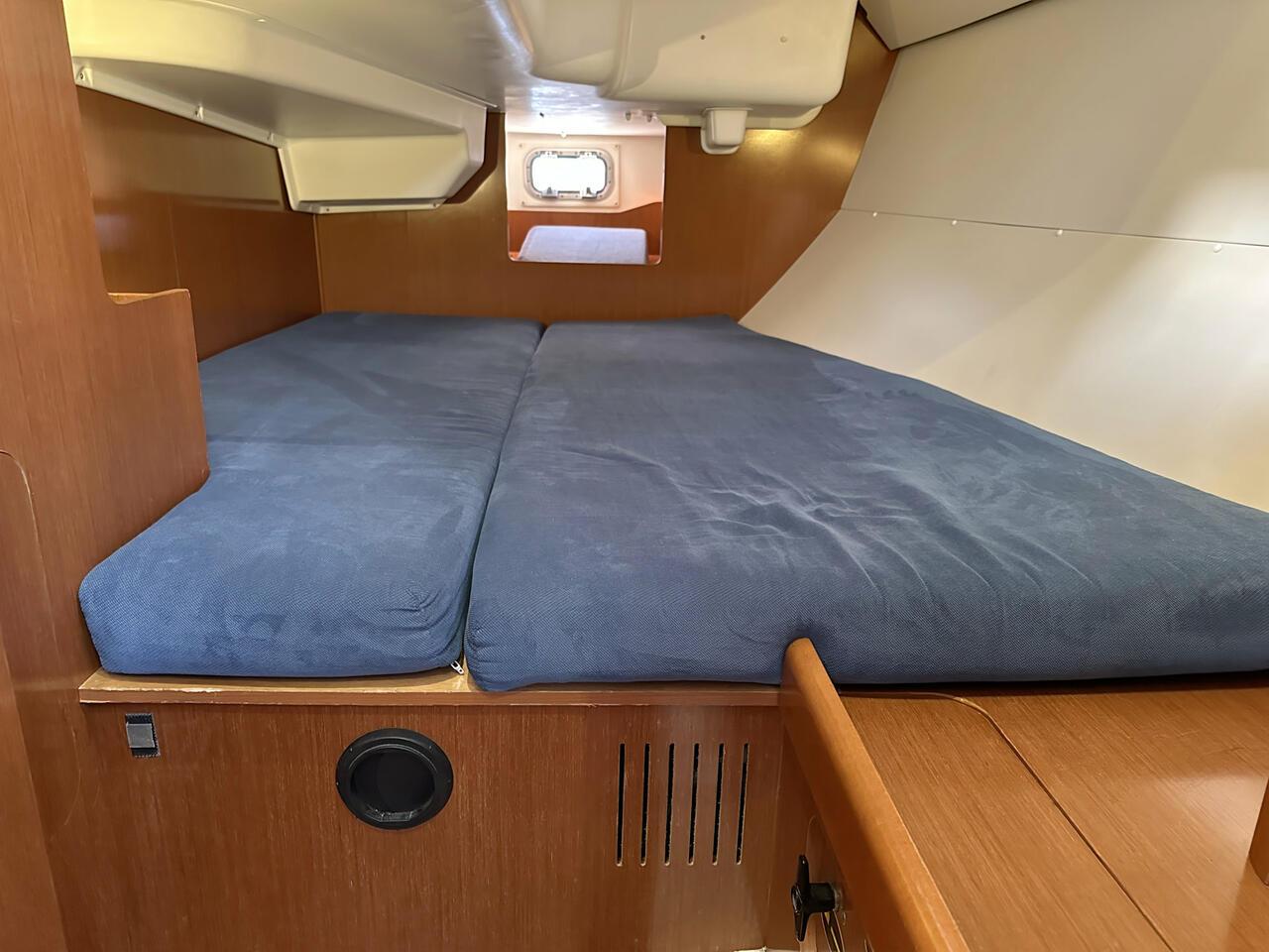 Oceanis 37, picture 18