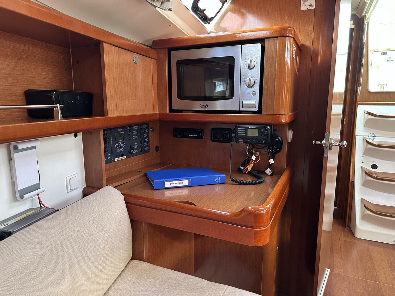 Oceanis 37, picture 13