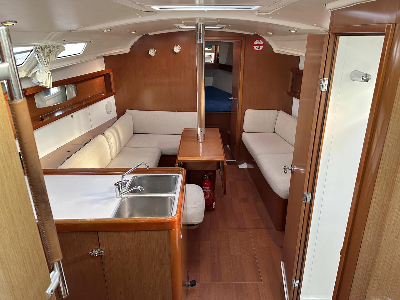 Oceanis 37, picture 11