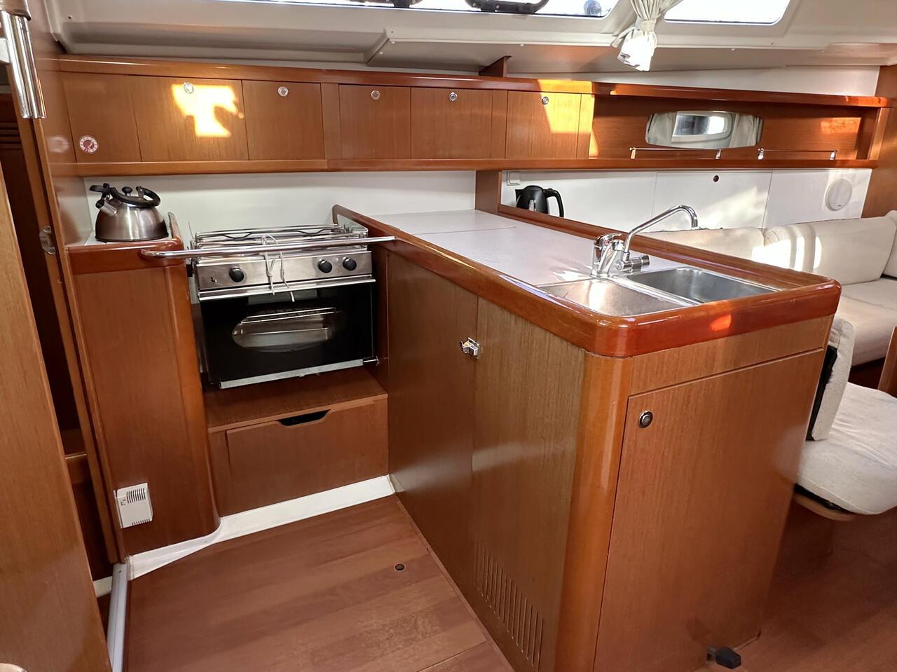 Oceanis 37, picture 14