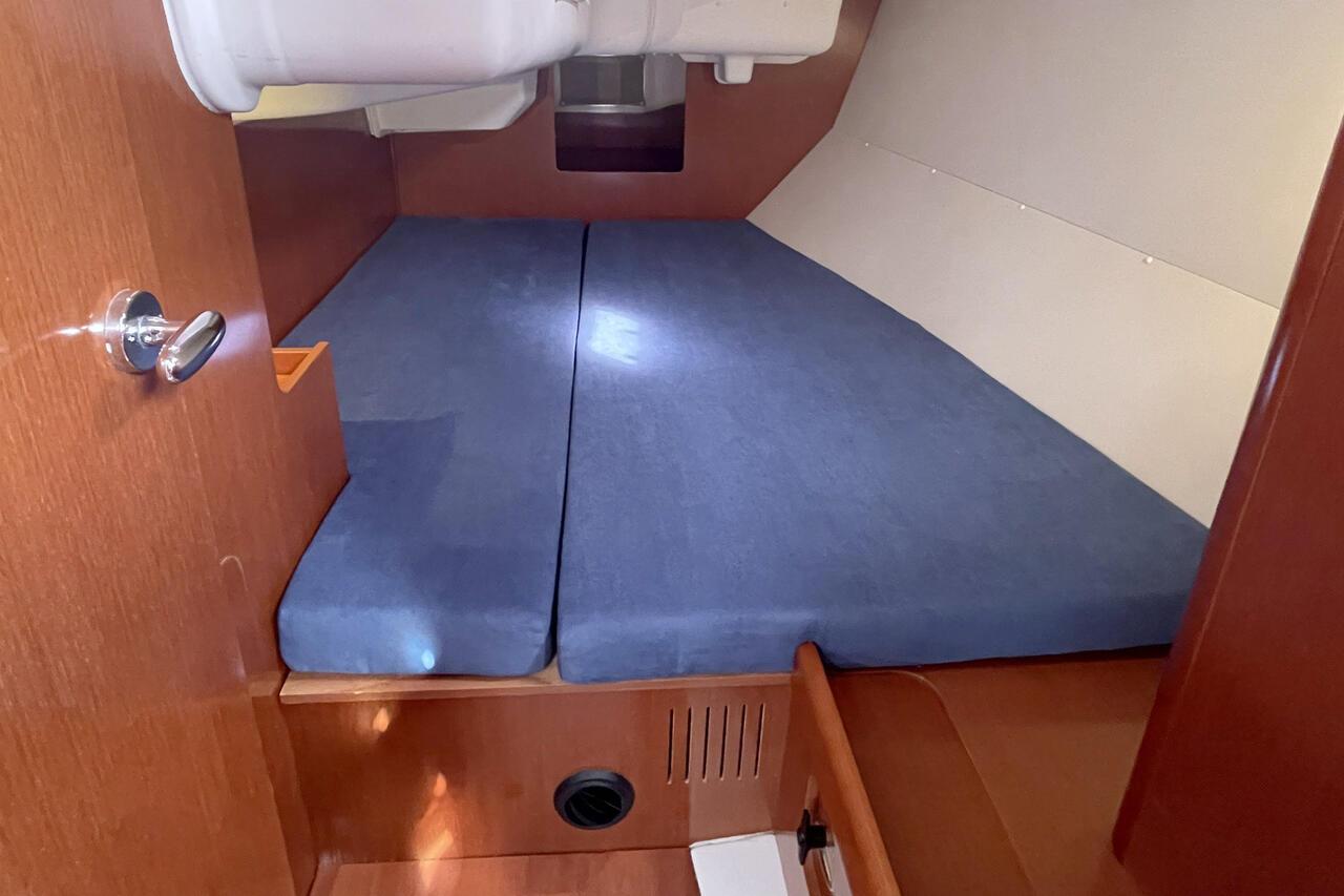 Oceanis 37, picture 18