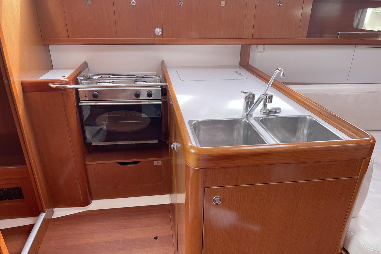 Oceanis 37, picture 13