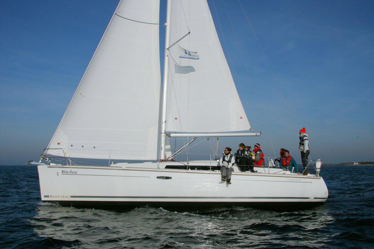 Oceanis 37, picture 1