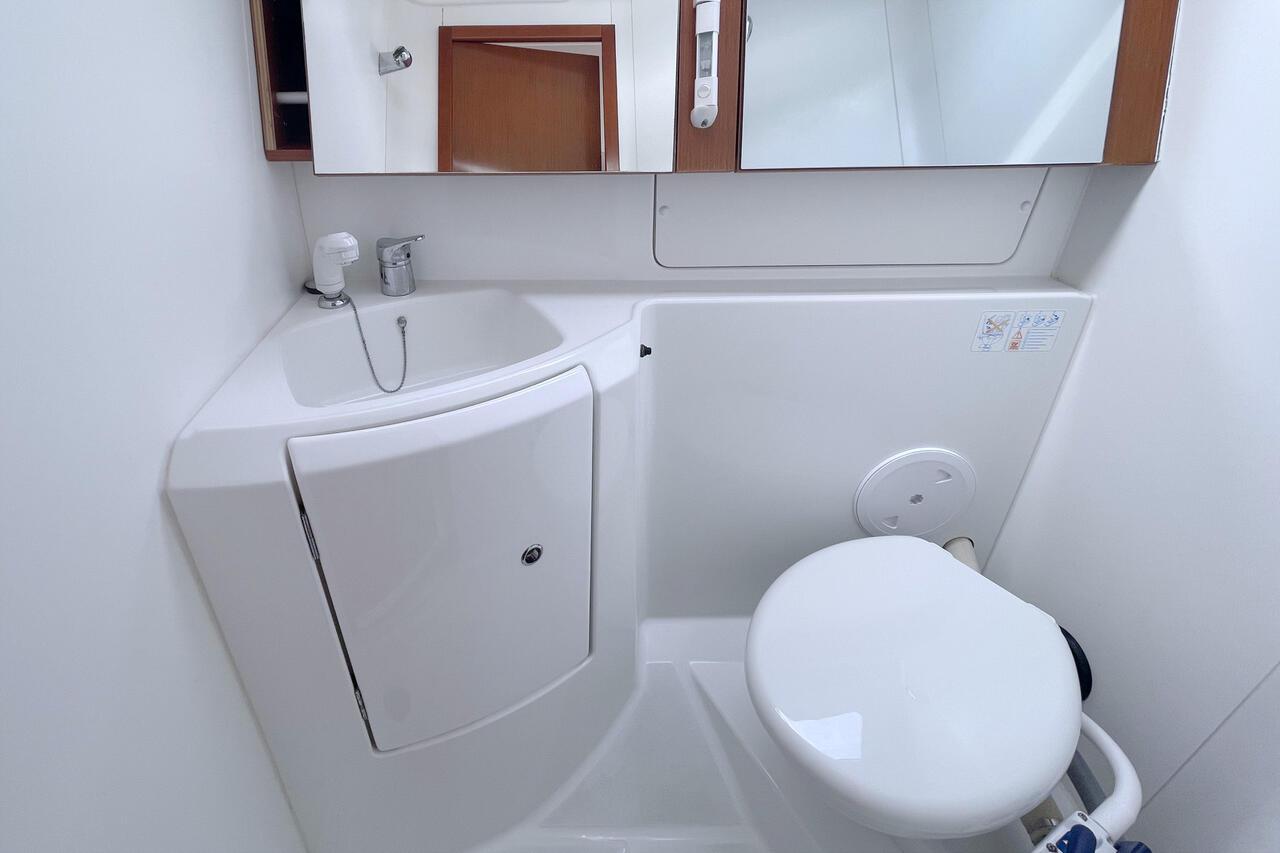 Oceanis 37, picture 19