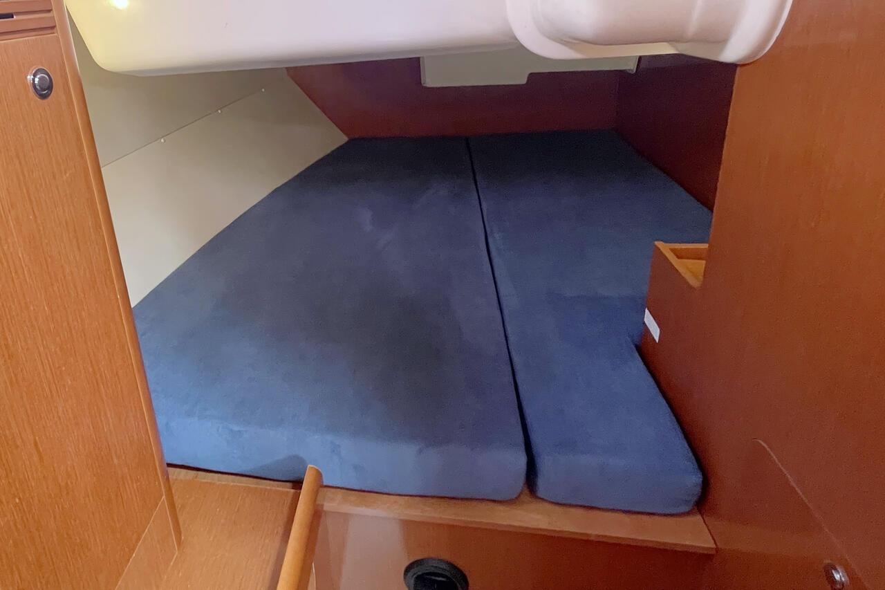 Oceanis 37, picture 17