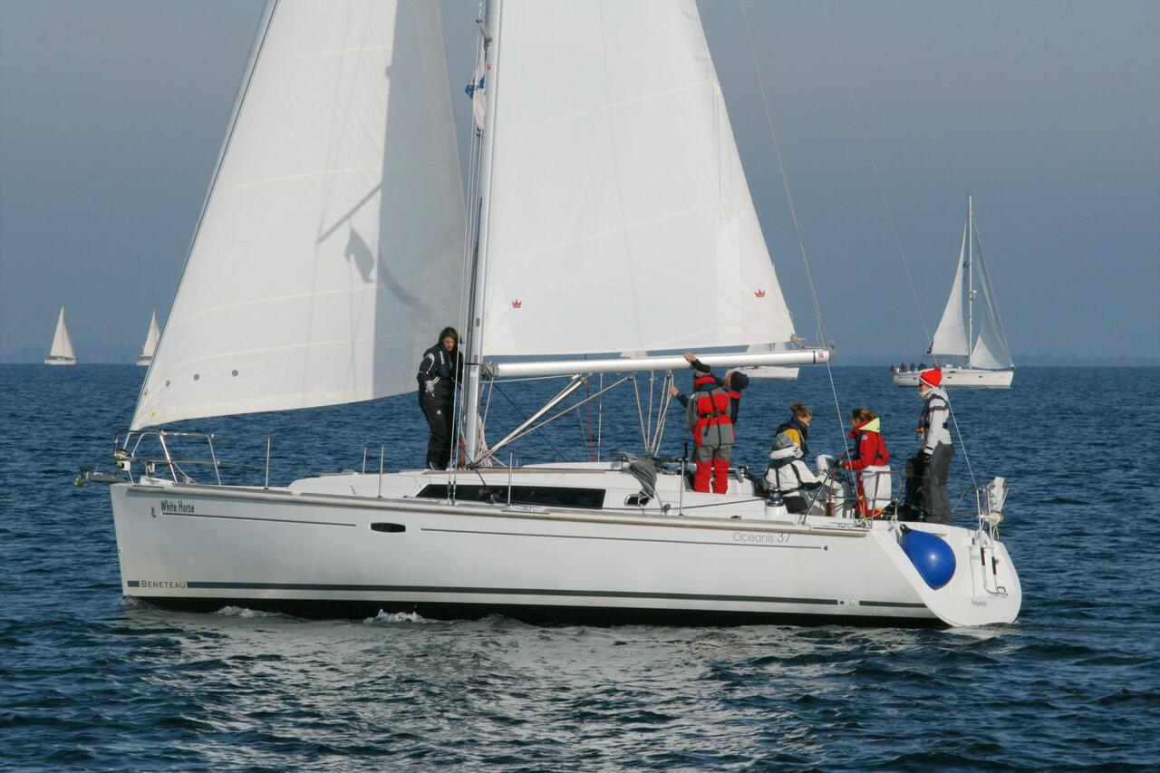 Oceanis 37, picture 6